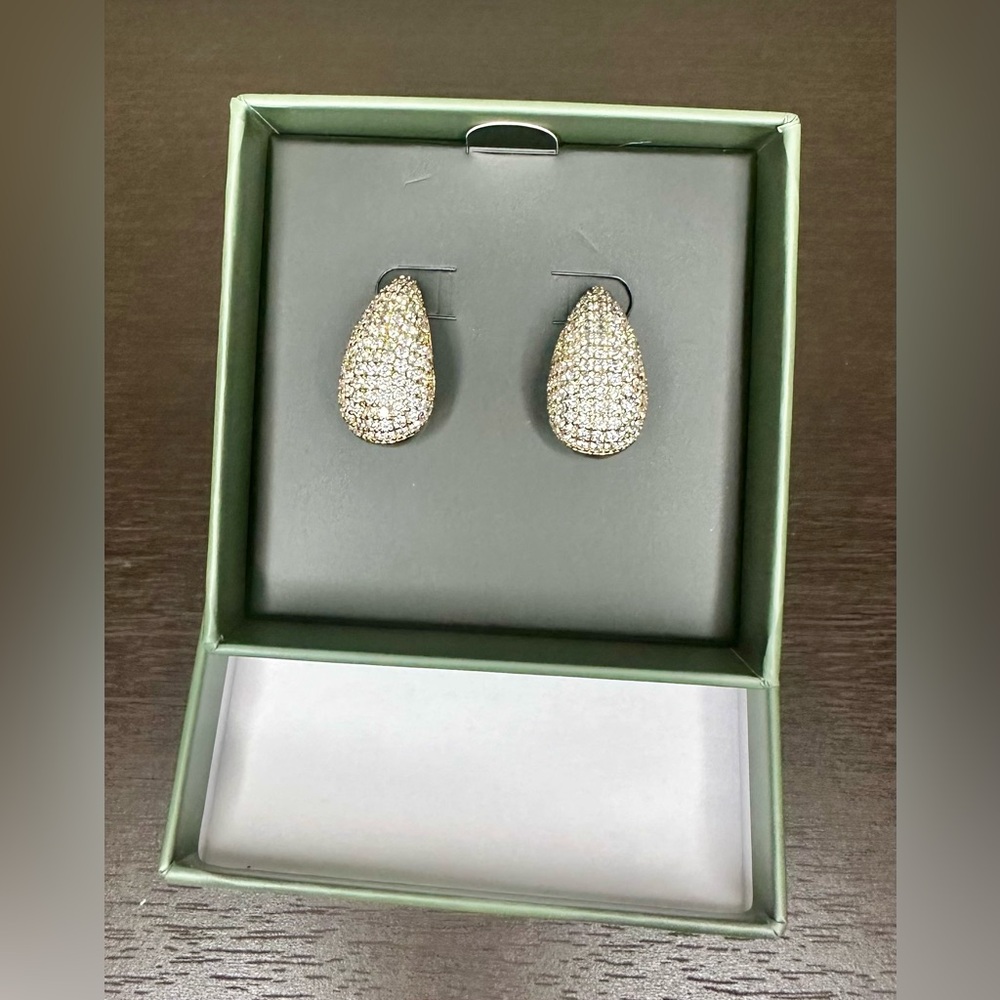 Elegant Gold Teardrop Earrings